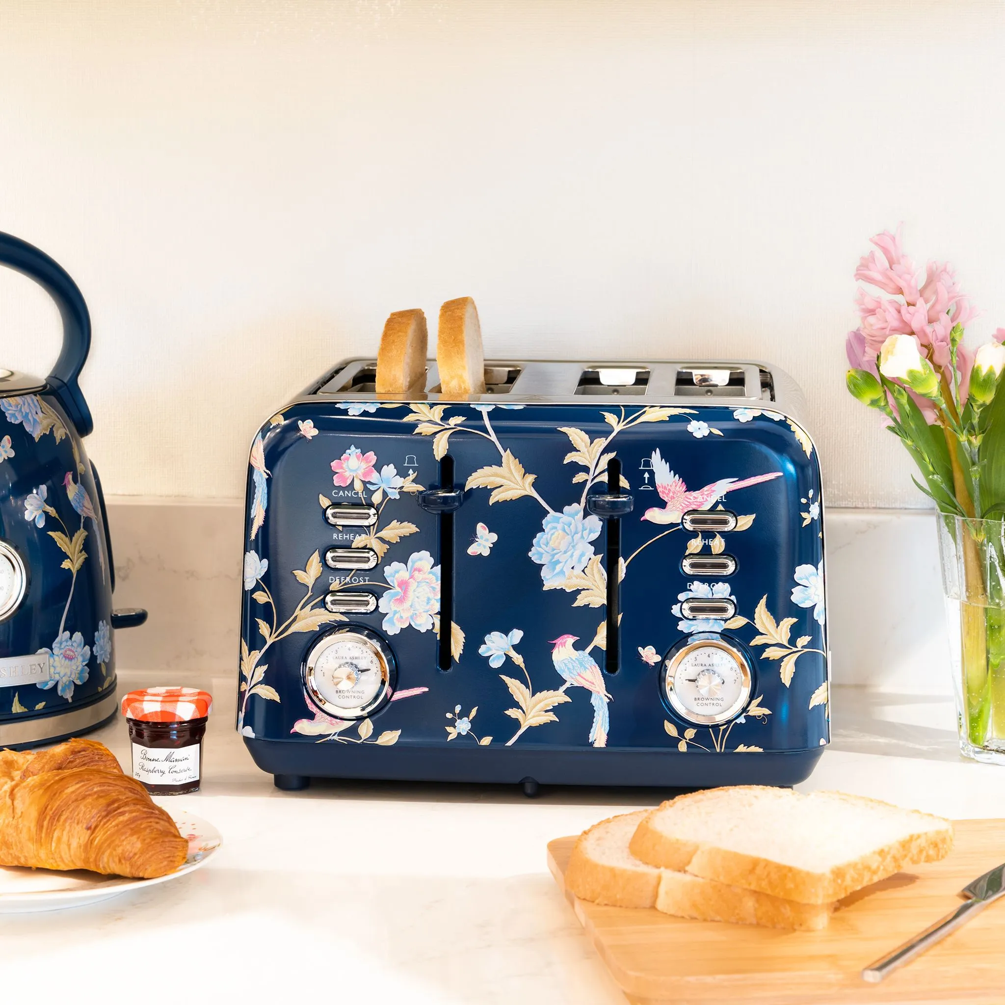 VQ Laura Ashley Slice Toaster. Blue/Silver