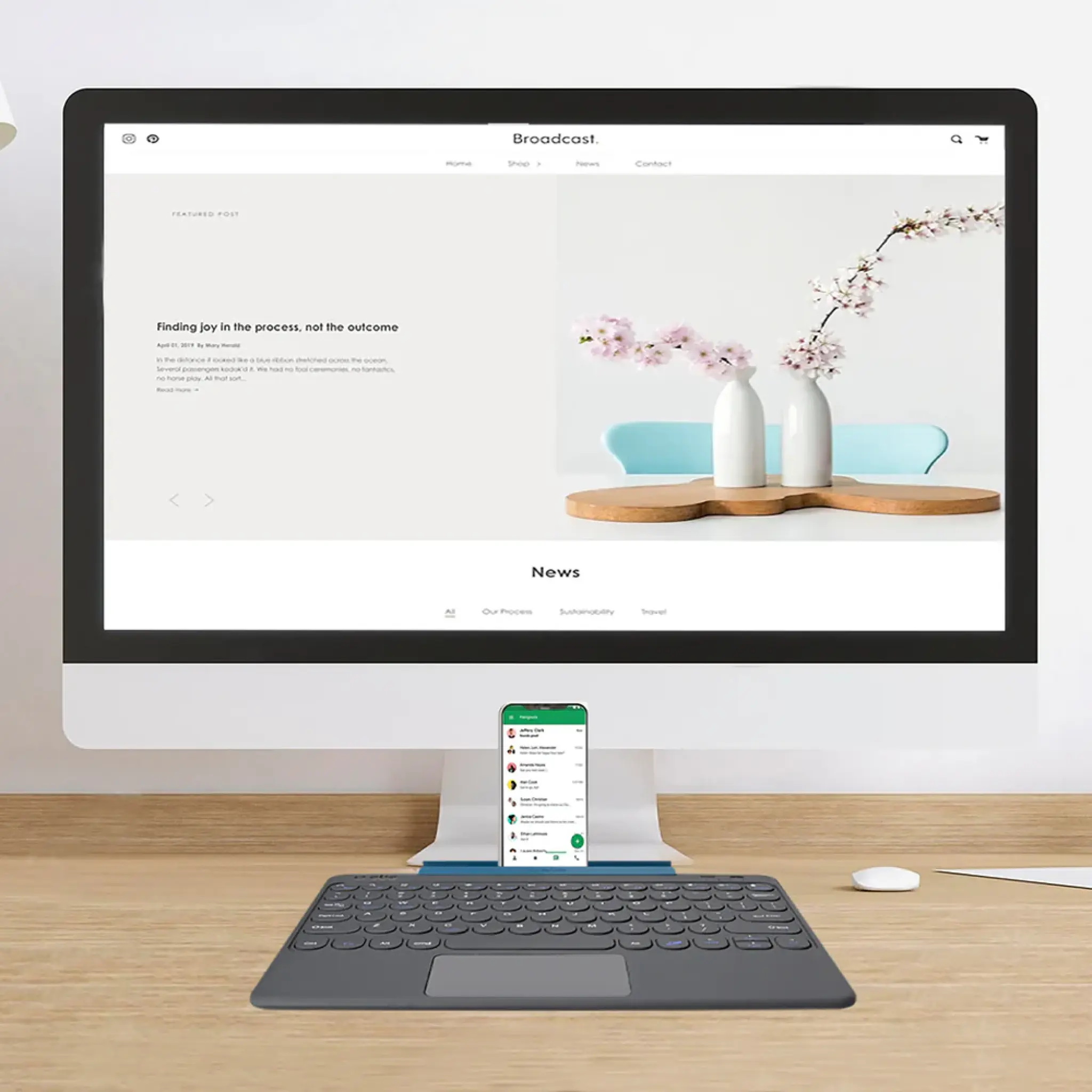 SBS Universal wireless keyboard with stand function