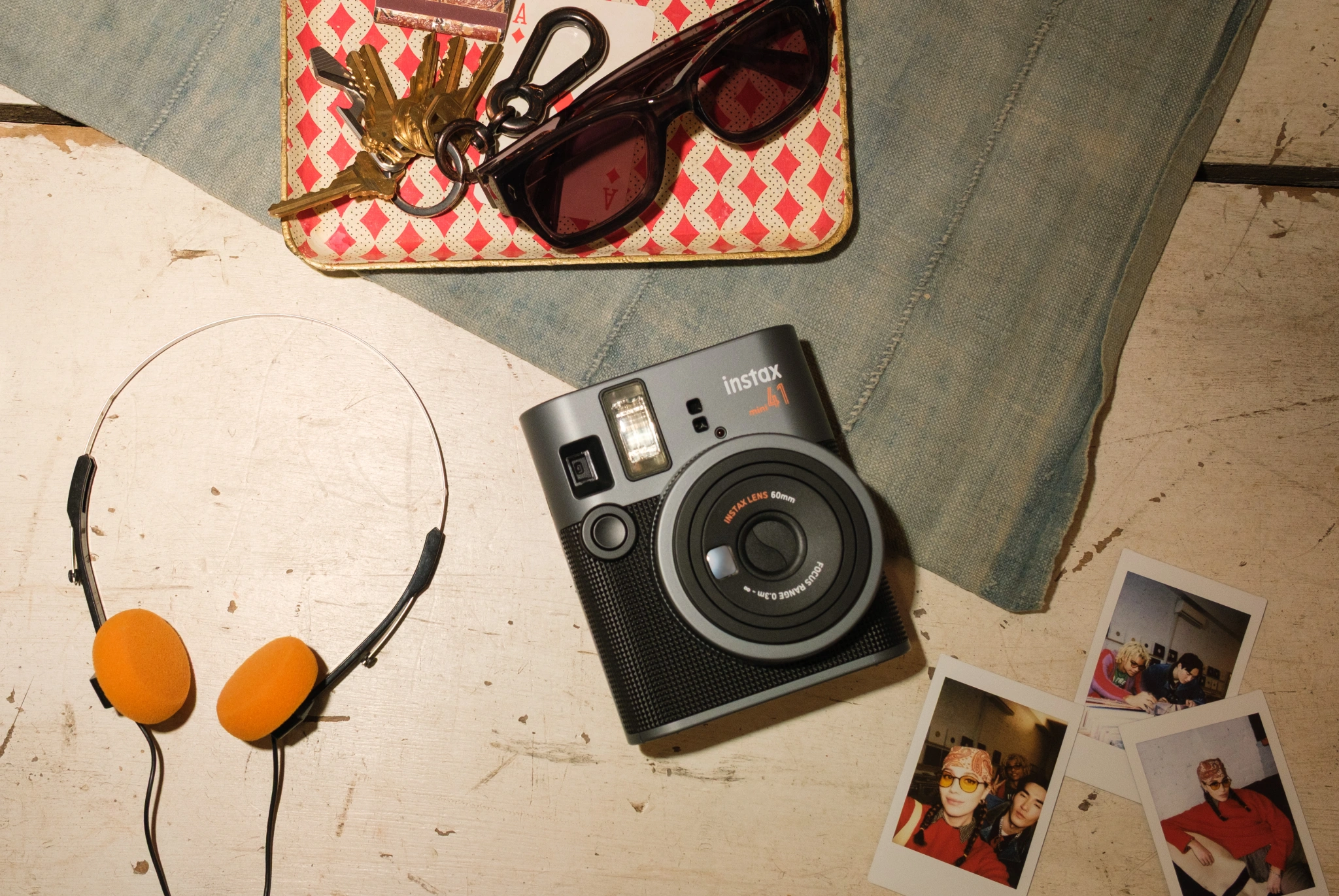INSTAX Mini 41. Black INSTAX Mini 41. Black